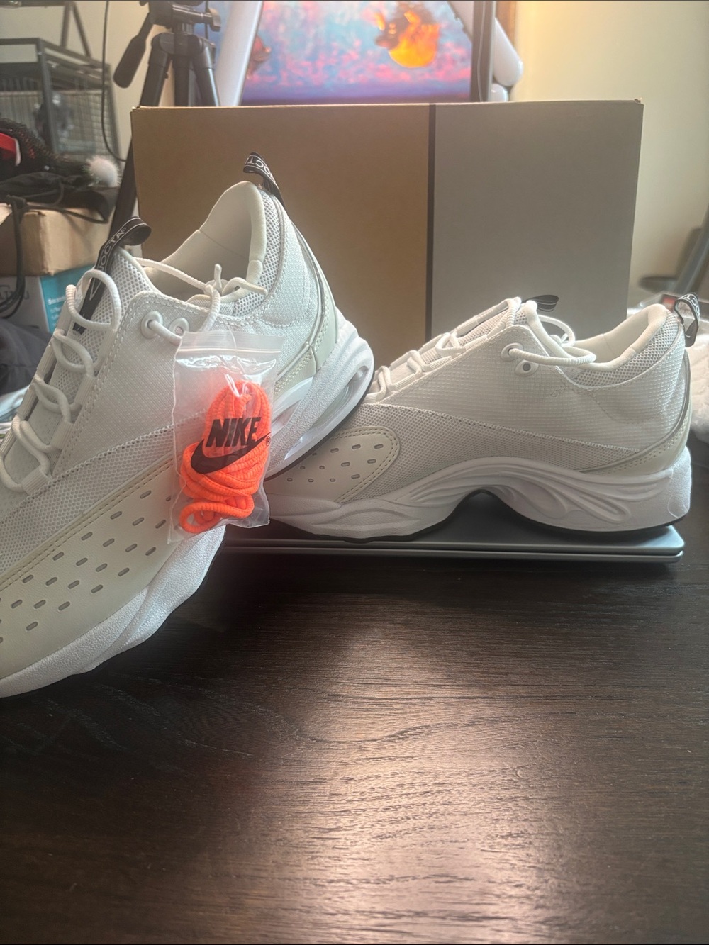Nike Men’s White Chunky Low-Top Sneakers with Orange Laces